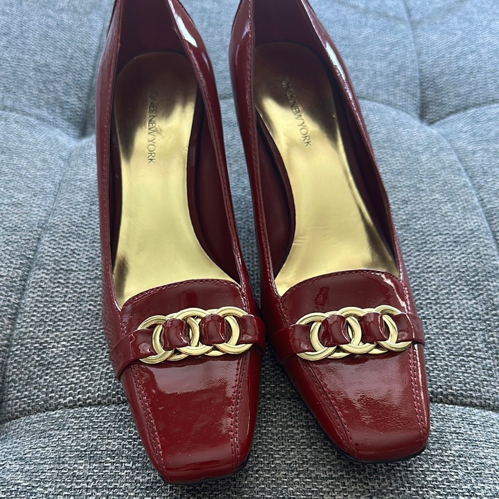 Jones NY Red Patent Heels with Gold Chain